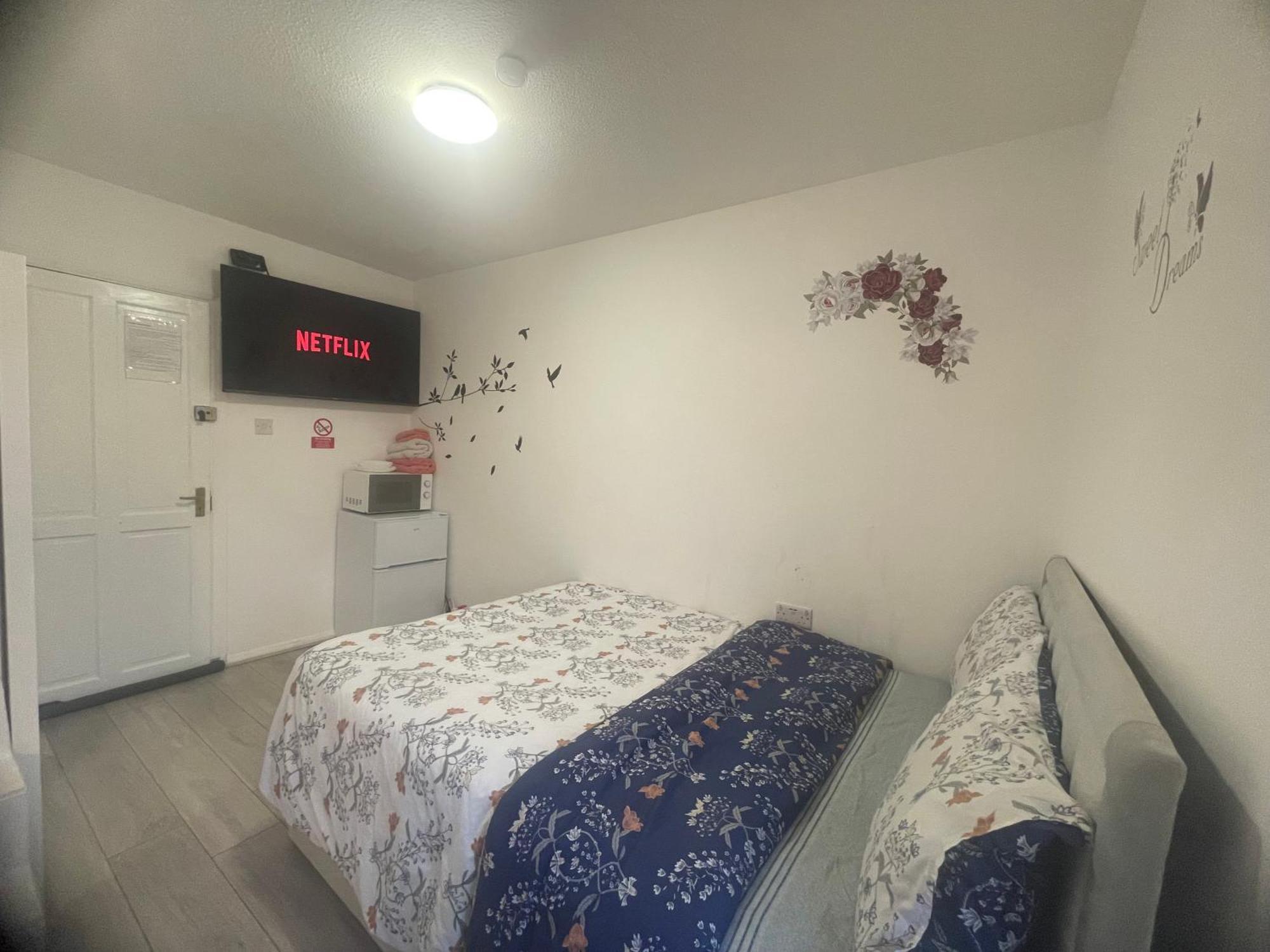 North Avenue Guest House Ltd, Heathrow Airport-Free Parking Hayes  Exterior photo