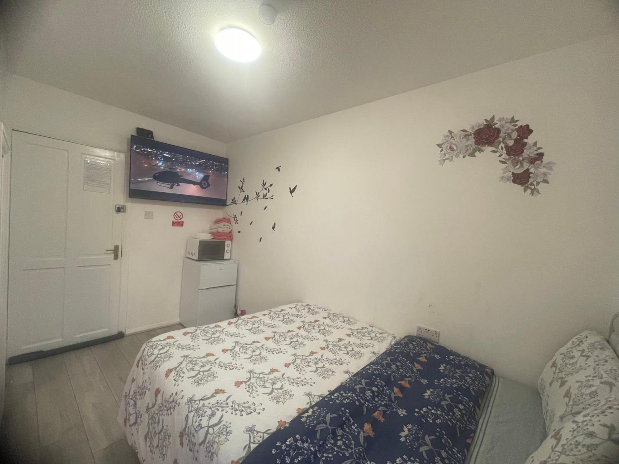 North Avenue Guest House Ltd, Heathrow Airport-Free Parking Hayes  Exterior photo